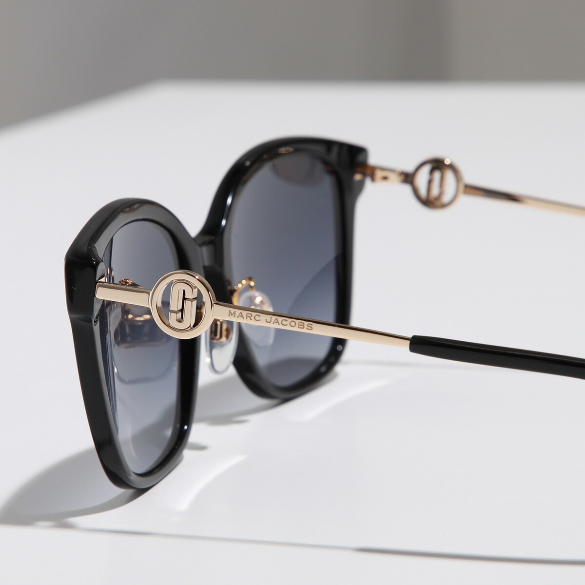 MARC JACOBS マークジェイコブス サングラス 690/GS レディース バタフライ型 セルフレーム コンビネーション メタルロゴ クリングスタイプ アイウェア 807 MARC JACOBS マークジェイコブス サングラス 690/GS レディース バタフライ型 セルフレーム コンビネーション メタルロゴ クリングスタイプ アイウェア 807