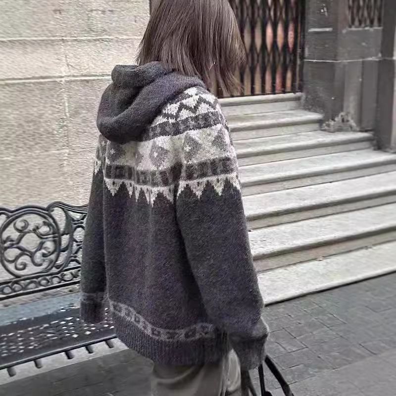 レトロホーンボタンジャガードセーターコートレディース秋冬新作フェアアイルコントラストカラーフード付きニットカーディガンコート厚手