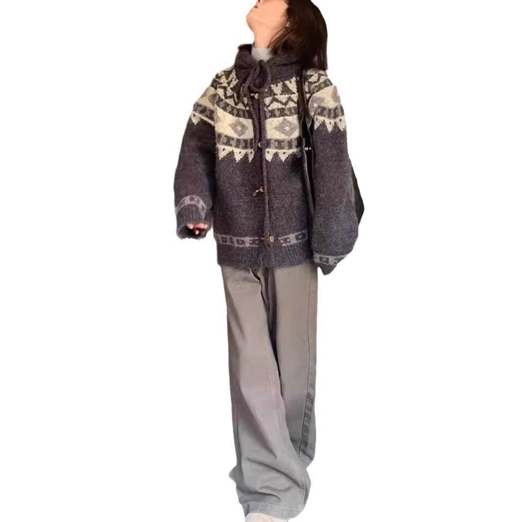 レトロホーンボタンジャガードセーターコートレディース秋冬新作フェアアイルコントラストカラーフード付きニットカーディガンコート厚手