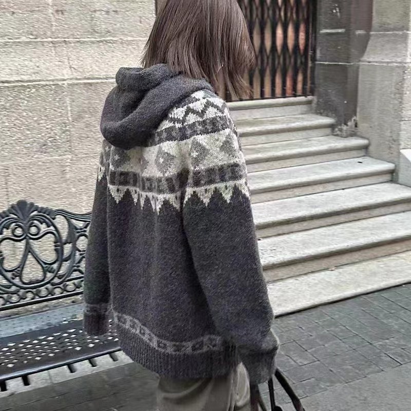 レトロホーンボタンジャガードセーターコートレディース秋冬新作フェアアイルコントラストカラーフード付きニットカーディガンコート厚手