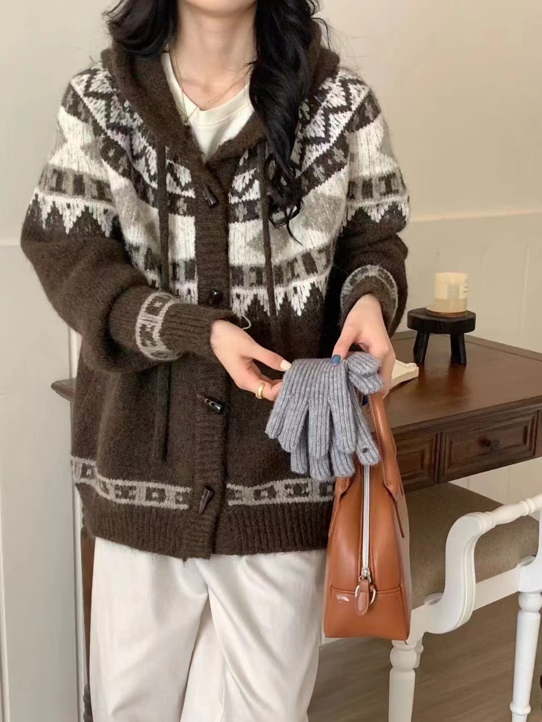 レトロホーンボタンジャガードセーターコートレディース秋冬新作フェアアイルコントラストカラーフード付きニットカーディガンコート厚手