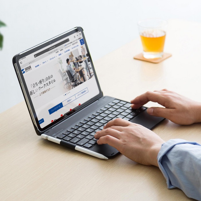 サンワサプライ 10.9インチiPad専用ケース付きキーボード タッチパッド内蔵 SKB-BTIPAD3BK