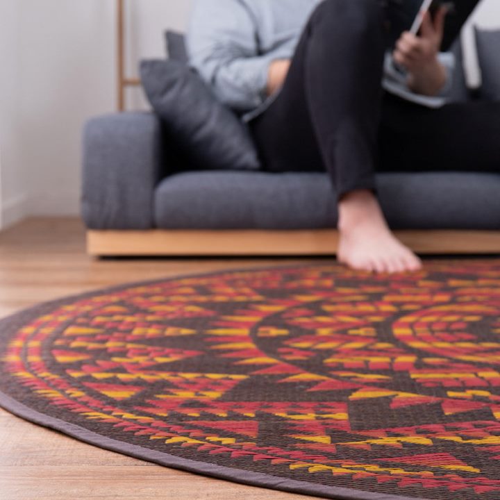 ラグマット い草ラグ 円形 丸型 直径約180cm アステカ オルテガ柄 おしゃれ かっこいい 男前デザイン 春夏用 裏貼り 滑り止め付き