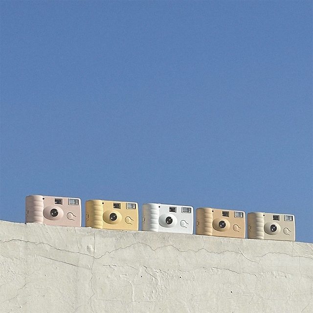 ブイムード フィルムカメラ + ポストカード （白黒27カット or カラー18カット）/ 誕生日プレゼント/ レトロカメラ/ 人気カメラ/ デジカメ