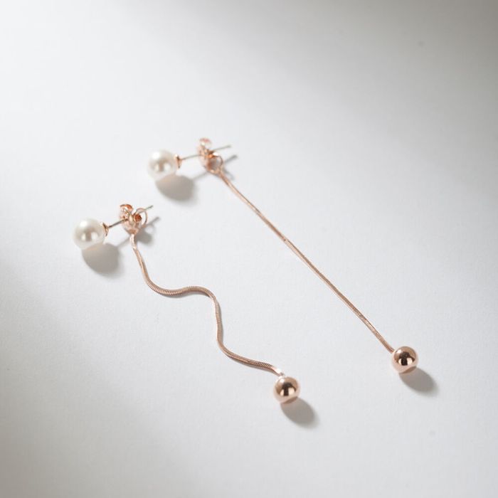 [Silver 925] Pink glittering snake pearl earrings おしゃれ ピアス 韓国ファッション