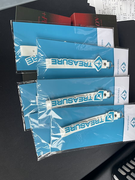 Qoo10] YGエンターテイメント TREASURE 公式 ペンライト 2.