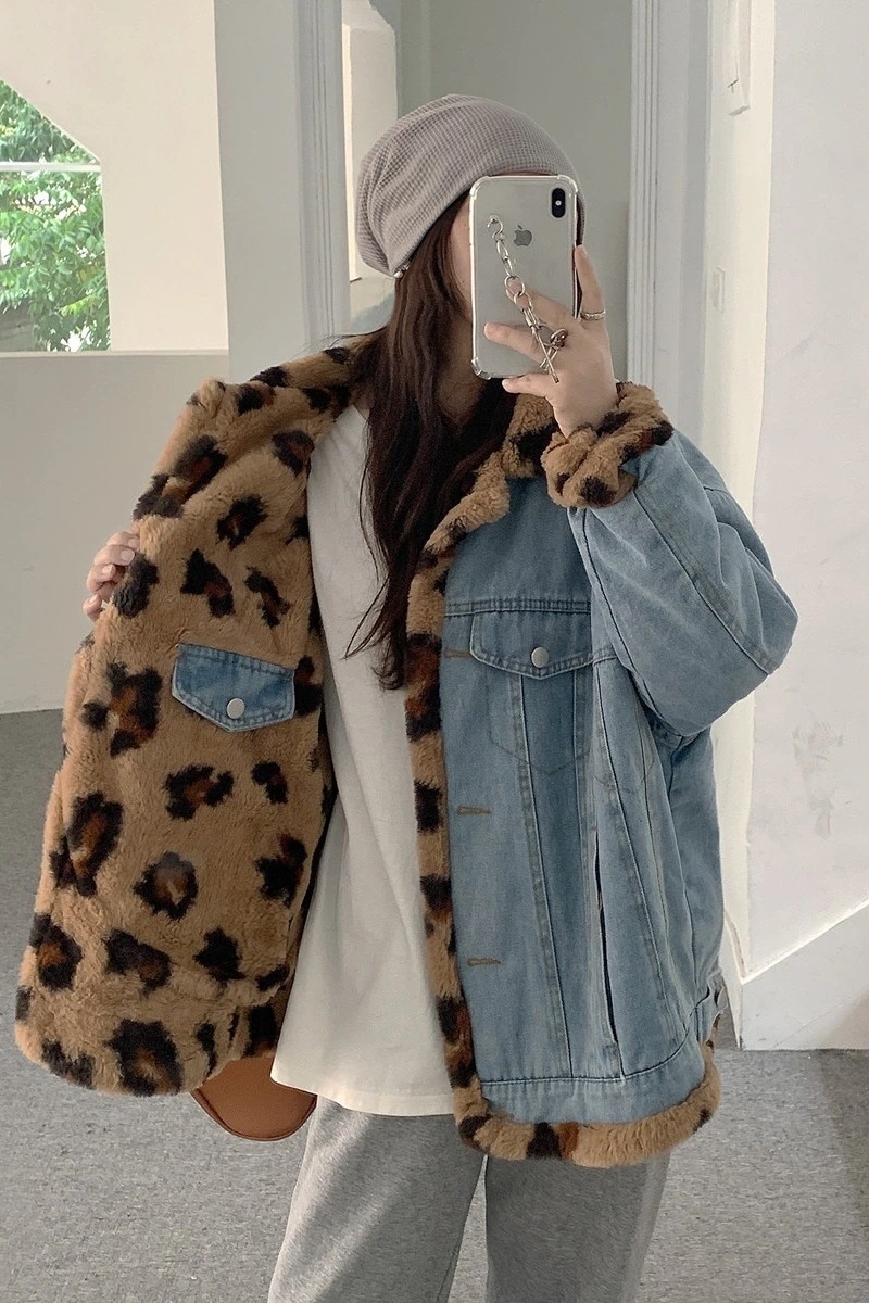 冬アウター冬 ニュースタイル おしゃれ 両面着用 流行り 裏起毛 厚手 デニム ジャケット 豹柄 中綿コート 防寒カジュア はボアで決まりフリースで決まり！