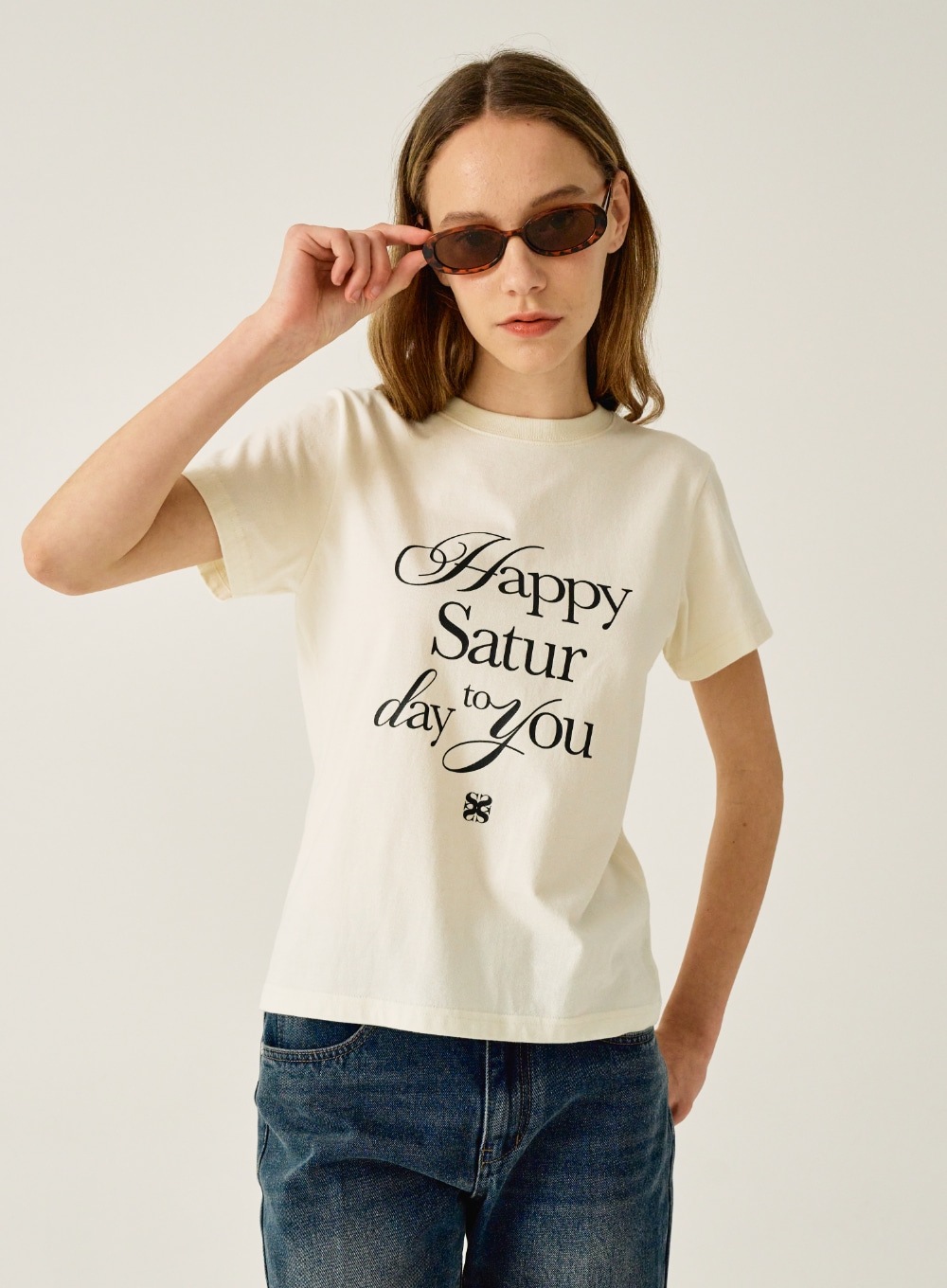 [세터] (W) ハッピー サタデー タイポ グラフィック Tシャツ ( Retro Ivory )