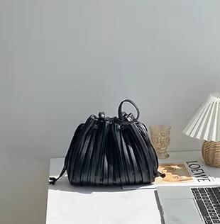 バッグ ショルダー ハンドバッグ 斜めがけ 肩がけ 手持ち 巾着 軽量 レザー 大人可愛い きれいめ シンプル 上品 お洒落 OL 通勤 デート お出かけ 普段使い 白 黒 茶色 バッグ ショルダー ハンドバッグ 斜めがけ 肩がけ 手持ち 巾着 軽量 レザー 大人可愛い きれいめ シンプル 上品 お洒落 OL 通勤 デート お出かけ 普段使い 白 黒 茶色