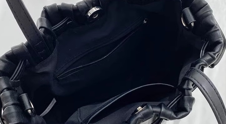 バッグ ショルダー ハンドバッグ 斜めがけ 肩がけ 手持ち 巾着 軽量 レザー 大人可愛い きれいめ シンプル 上品 お洒落 OL 通勤 デート お出かけ 普段使い 白 黒 茶色 バッグ ショルダー ハンドバッグ 斜めがけ 肩がけ 手持ち 巾着 軽量 レザー 大人可愛い きれいめ シンプル 上品 お洒落 OL 通勤 デート お出かけ 普段使い 白 黒 茶色