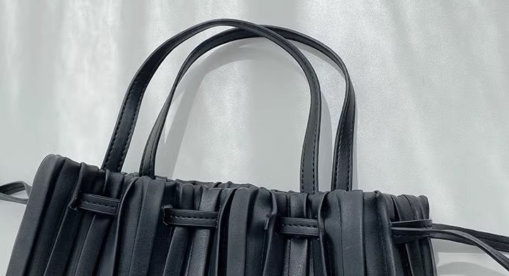 バッグ ショルダー ハンドバッグ 斜めがけ 肩がけ 手持ち 巾着 軽量 レザー 大人可愛い きれいめ シンプル 上品 お洒落 OL 通勤 デート お出かけ 普段使い 白 黒 茶色 バッグ ショルダー ハンドバッグ 斜めがけ 肩がけ 手持ち 巾着 軽量 レザー 大人可愛い きれいめ シンプル 上品 お洒落 OL 通勤 デート お出かけ 普段使い 白 黒 茶色