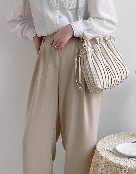 バッグ ショルダー ハンドバッグ 斜めがけ 肩がけ 手持ち 巾着 軽量 レザー 大人可愛い きれいめ シンプル 上品 お洒落 OL 通勤 デート お出かけ 普段使い 白 黒 茶色 バッグ ショルダー ハンドバッグ 斜めがけ 肩がけ 手持ち 巾着 軽量 レザー 大人可愛い きれいめ シンプル 上品 お洒落 OL 通勤 デート お出かけ 普段使い 白 黒 茶色