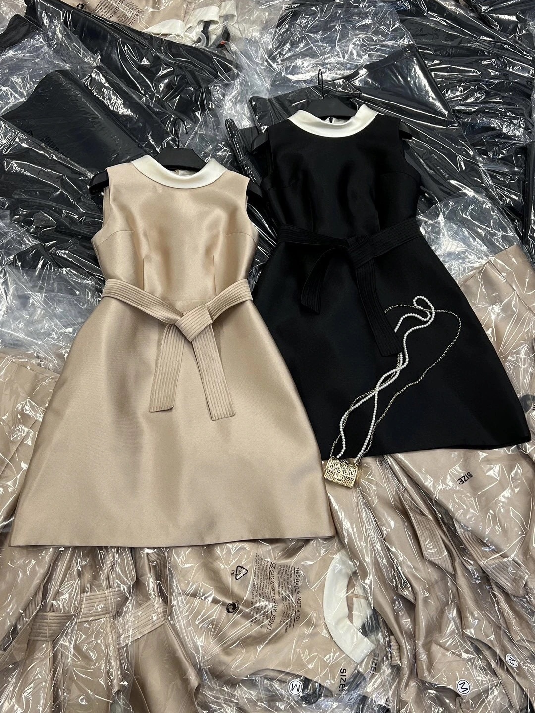 ドレスヘップバーン風しょうとつしょく腰をすぼめるハイエンドワンピース着痩せドレス