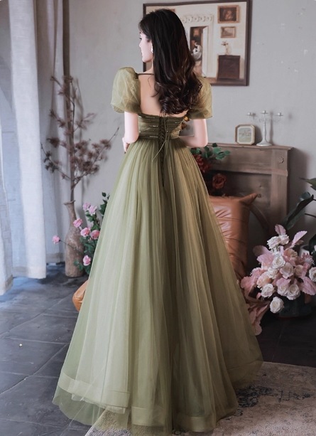 カラードレス グリーン キラキラスパンコール パフスリーブ ロング 揺らめく裾 披露宴 カラードレス グリーン キラキラスパンコール パフスリーブ ロング 揺らめく裾 披露宴