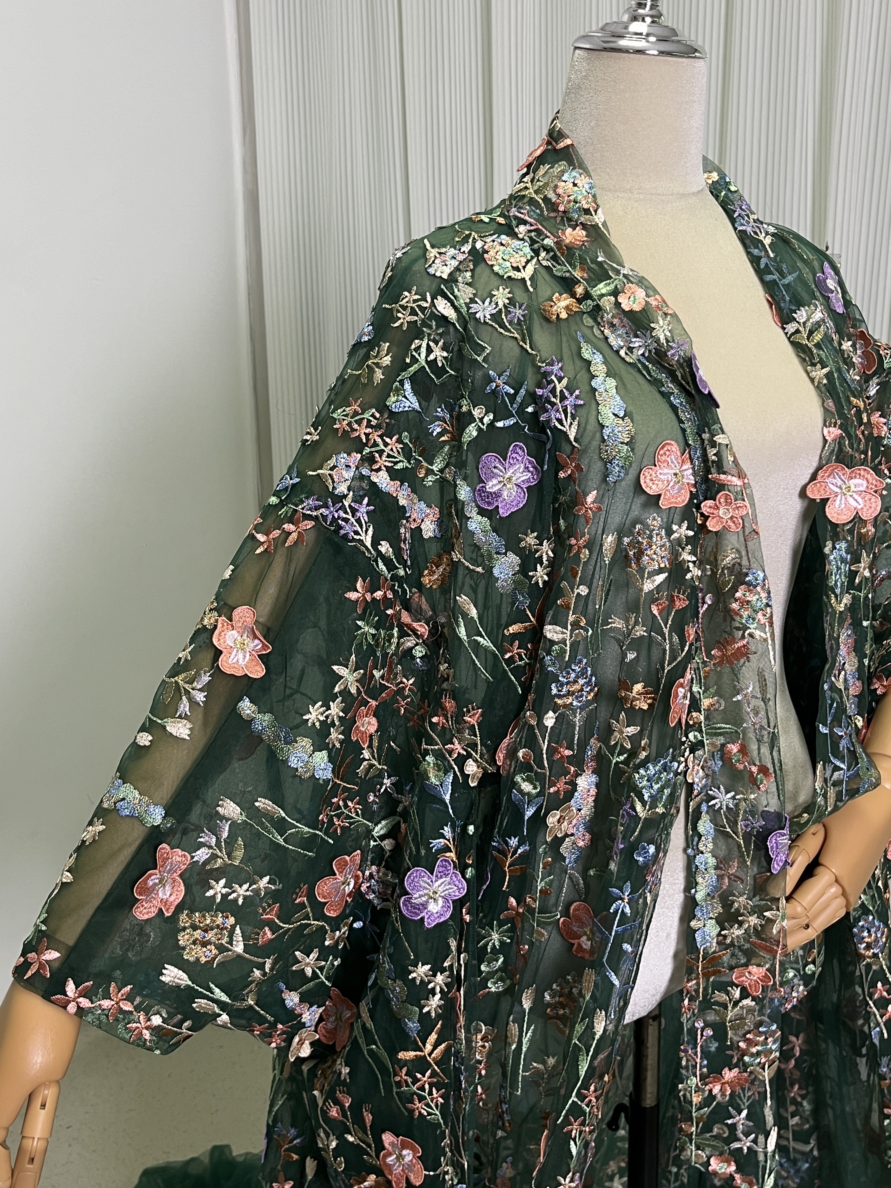 チュール打掛　着物　オーバードレス　花モチーフ羽織　ウエディングドレス　深めな緑 うす衣 花嫁和装 色打掛