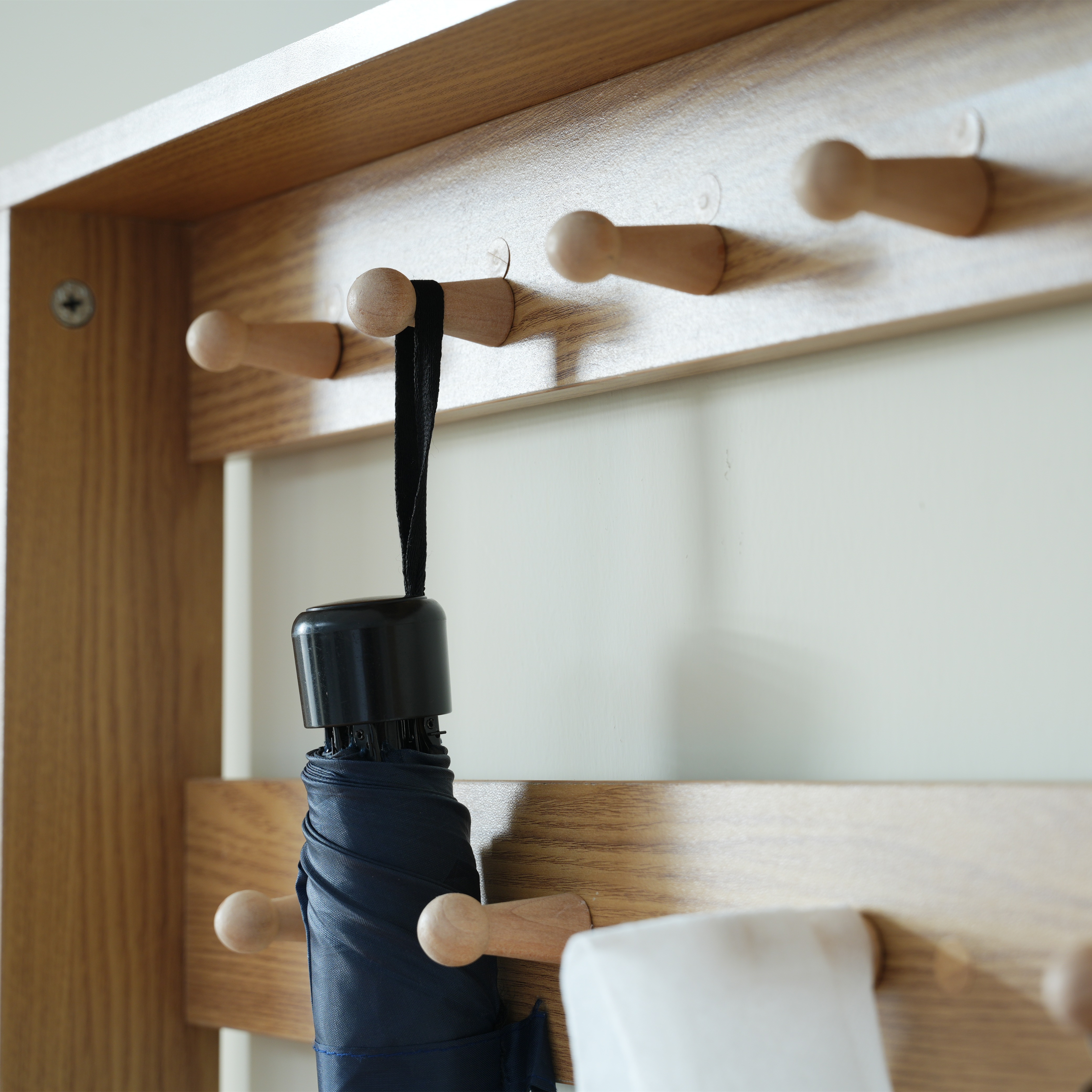 【新品】ヴィンテージナチュラル シューズラック スリム 靴箱 下駄箱 薄型 3段 フック付き くつ箱 靴入れ 収納ラック エントランス 靴収納 靴収納棚 木製 おしゃれ 消臭GG8945 NaturG