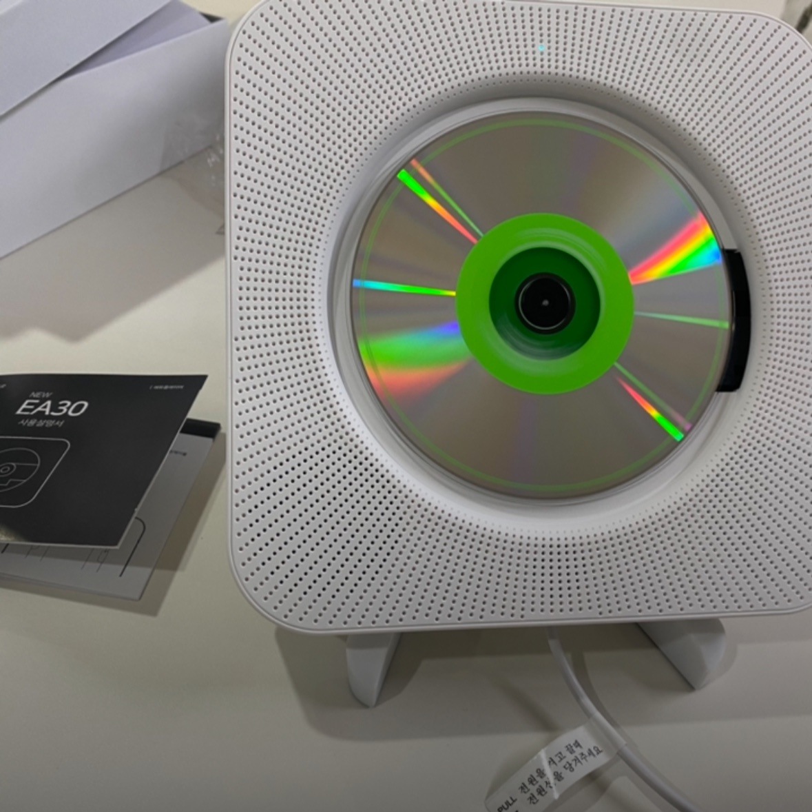 NEW CDプレーヤー スピーカー付き イヤホン 活用可能 1台 壁掛け式&卓上 韓国 人気商品 K-POP CDプレーヤー Bluetooth/FM/USB/SDモード 多機能 インテリア効果 かわ NEW CDプレーヤー スピーカー付き イヤホン 活用可能 1台 壁掛け式&卓上 韓国 人気商品 K-POP CDプレーヤー Bluetooth/FM/USB/SDモード 多機能 インテリア効果 かわ