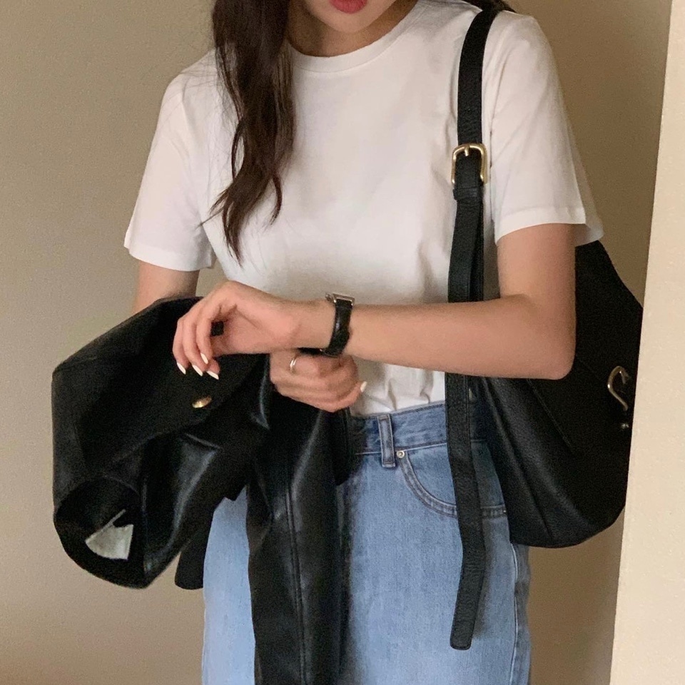 アウター ジャケット レザージャケット 長袖 ラウンドネック 前開き ボタン ショート丈 かわいい 大人可愛い きれいめ シンプル 上品 おしゃれ かっこいい カジュアル レトロ こなれ感 個性的