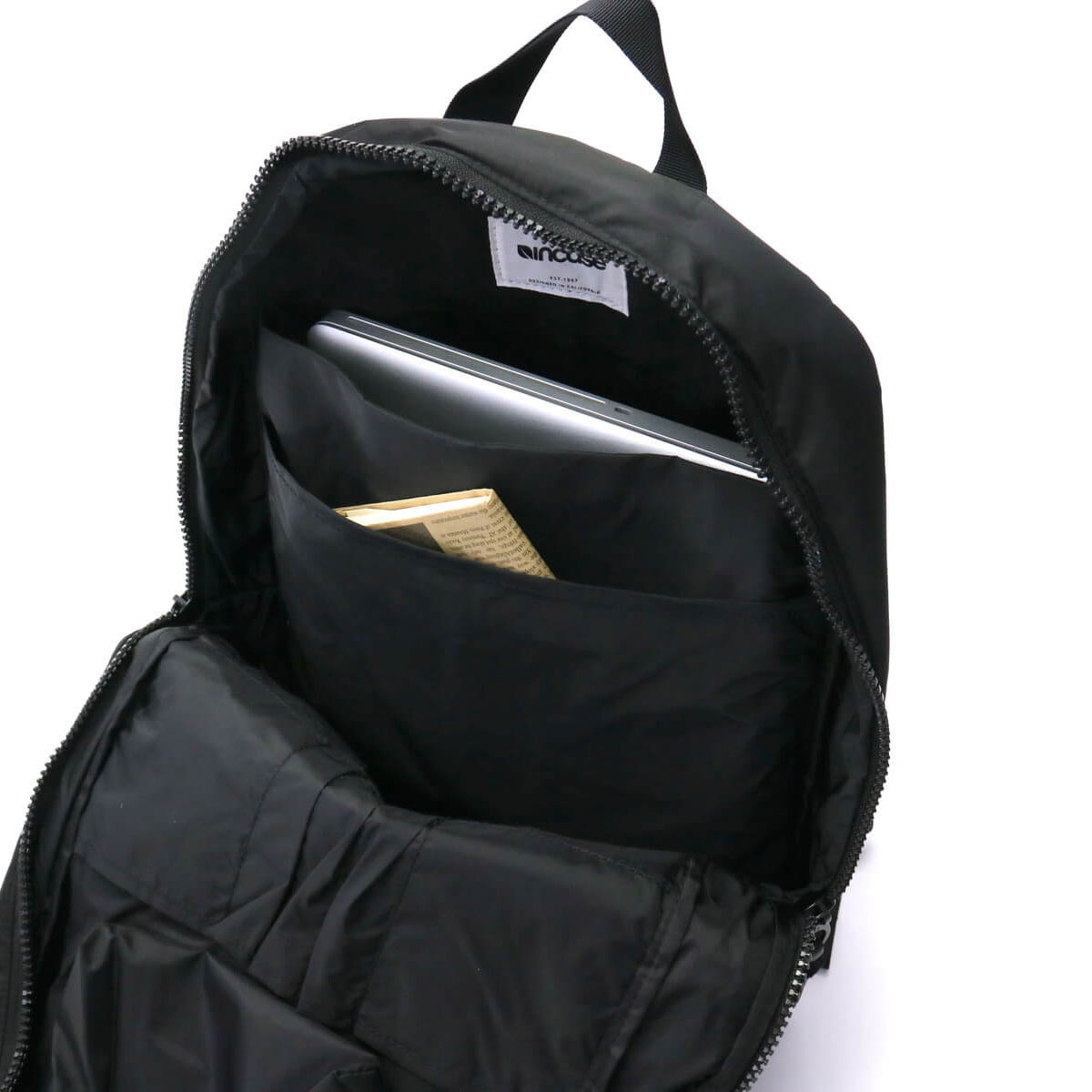 日本正規品インケース リュック Incase バックパック Incase Compass Backpack With Flight Nylon B4 メンズ 37191006 37191007