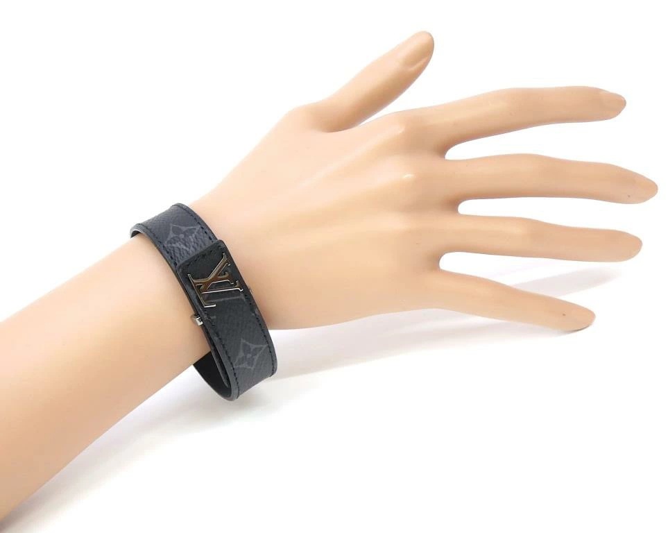 ルイ・ヴィトン LOUISVUITTON ブレスレットLV スリム M6456D モノグラム・エクリプス 【中古】(68637) ルイ・ヴィトン LOUISVUITTON ブレスレットLV スリム M6456D モノグラム・エクリプス 【中古】(68637)