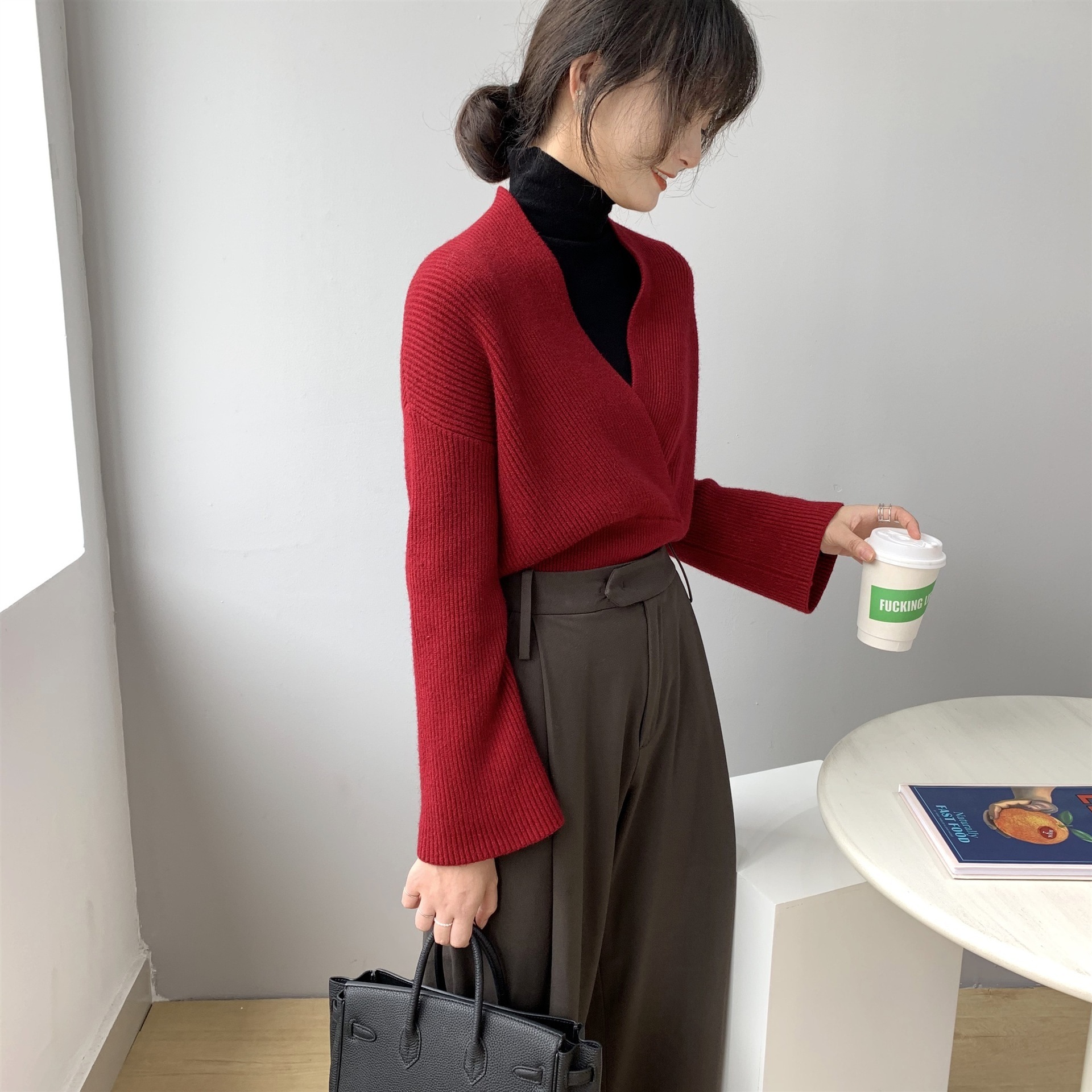 レディース ニット プルオーバー ショート 長袖 ドロップショルダー Vネック ワイド スマート 大人可愛い シンプル 上品 おしゃれ こなれ感 ラフ 個性的 モダン 主役級 抜け感 都会的
