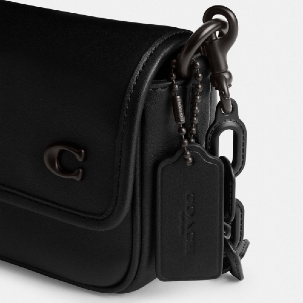 カズCOACH メッセンジャー クロスボディ シグネチャー レザーブラック Qoo10] Coach コーチチャーターフラップクロスボディ 1