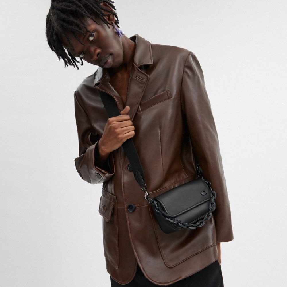 Qoo10] Coach コーチチャーターフラップクロスボディ 1