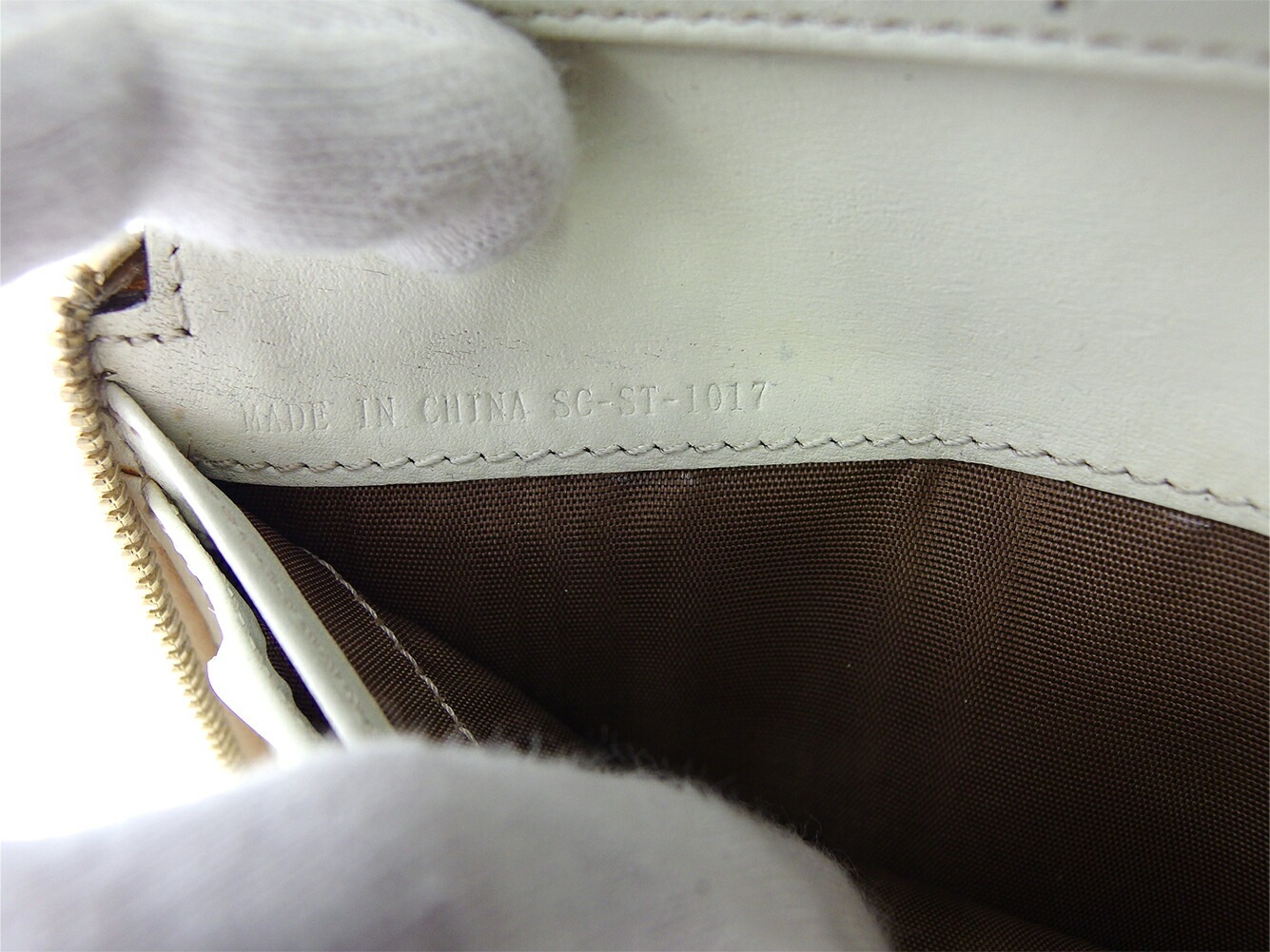 長財布 ラウンドファスナー 財布 マカダム レディース メンズ ベージュ ホワイト 白 ゴールド 中古