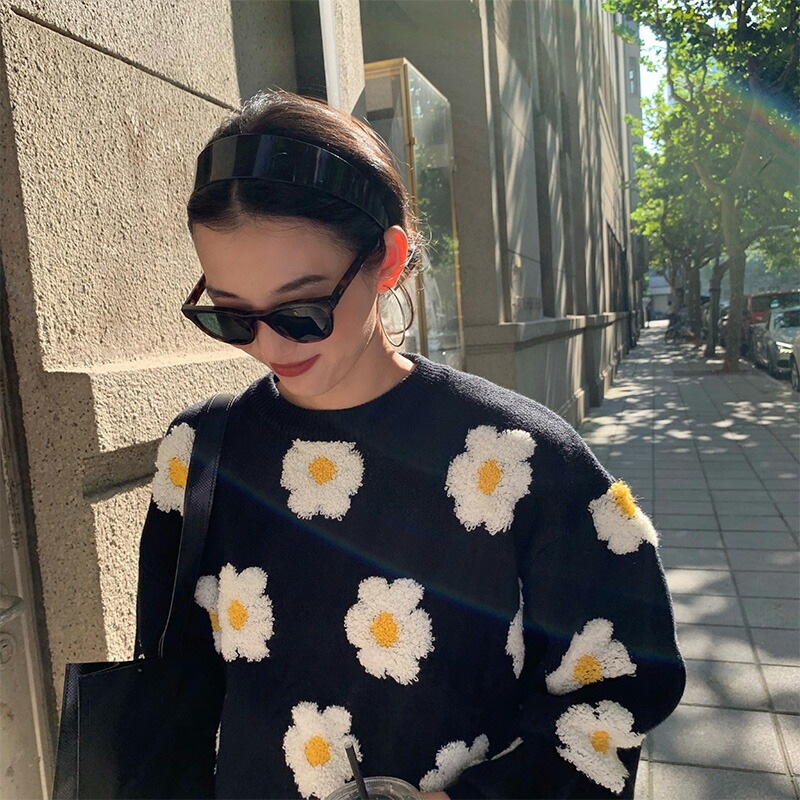 10/30！クーポンで3,400円 セーター レディース デイジー柄 花柄 ニット トップス 長袖 クルーネック 体型カバー オーバーサイズ 暖かい パフスリーブ ボリューム袖 チクチクしない フェミ
