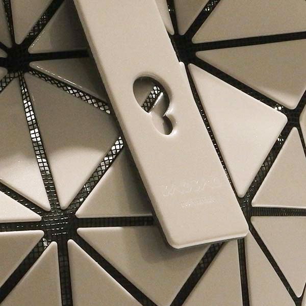 バオバオ BAO BAO ISSEY MIYAKE 【LUCENT BASIC / 6×6】 トートバッグ SHINY BEIGE (ベージュ) BB AG053 40 バオバオ BAO BAO ISSEY MIYAKE 【LUCENT BASIC / 6×6】 トートバッグ SHINY BEIGE (ベージュ) BB AG053 40