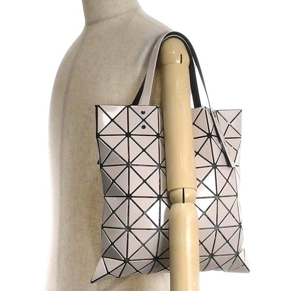 バオバオ BAO BAO ISSEY MIYAKE 【LUCENT BASIC / 6×6】 トートバッグ SHINY BEIGE (ベージュ) BB AG053 40 バオバオ BAO BAO ISSEY MIYAKE 【LUCENT BASIC / 6×6】 トートバッグ SHINY BEIGE (ベージュ) BB AG053 40