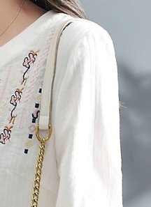 トップス シャツ カットソー フロントデザイン Vネック 刺繍 アジアン エスニック エスニック柄 カジュアルコーデ 袖あり 長袖 襟なし 大人可愛い きれいめ 大人 おしゃれ お洒落 かっこいい