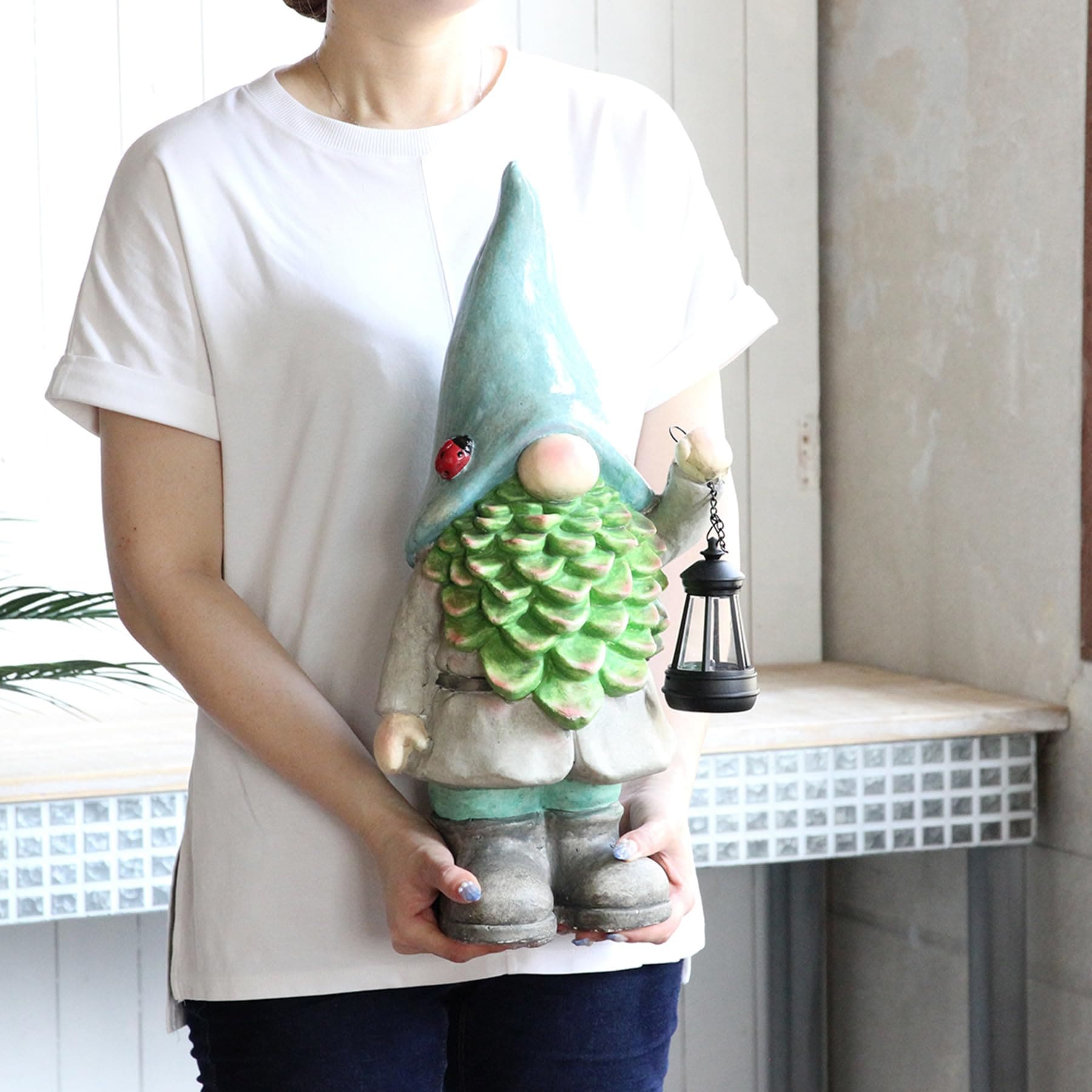 スパイス(Spice) SPICE OF LIFE 光るオブジェ ガーデンノーム ソーラーライトランタンを持ったノーム テントウムシハット 高さ50cm ソーラー充電 屋外可 CNGT5490 スパイス(Spice) SPICE OF LIFE 光るオブジェ ガーデンノーム ソーラーライトランタンを持ったノーム テントウムシハット 高さ50cm ソーラー充電 屋外可 CNGT5490