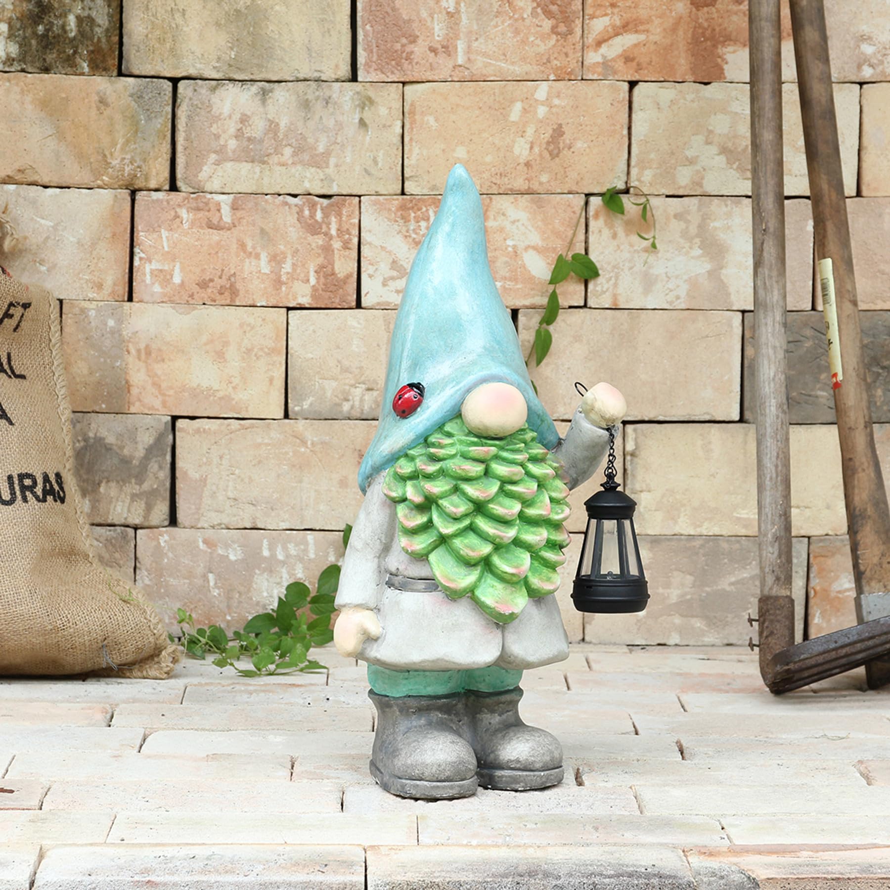 スパイス(Spice) SPICE OF LIFE 光るオブジェ ガーデンノーム ソーラーライトランタンを持ったノーム テントウムシハット 高さ50cm ソーラー充電 屋外可 CNGT5490 スパイス(Spice) SPICE OF LIFE 光るオブジェ ガーデンノーム ソーラーライトランタンを持ったノーム テントウムシハット 高さ50cm ソーラー充電 屋外可 CNGT5490