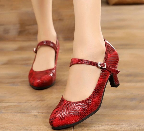 ダンスジューズ 社交ダンスシューズ ラテン レディース パンプス 練習用 レディース靴 バレエ ヒップホップ ベリー 大きサイズ 演出 発表会 イベント ダンスシューズ ダンスヒール ストラップ 美脚 ダンスジューズ 社交ダンスシューズ ラテン レディース パンプス 練習用 レディース靴 バレエ ヒップホップ ベリー 大きサイズ 演出 発表会 イベント ダンスシューズ ダンスヒール ストラップ 美脚
