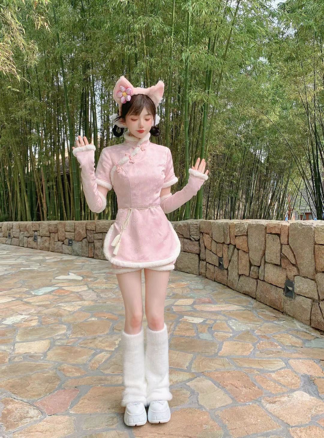 レトロな甘いスタンドカラーの秋と冬のバックルウエストタイの新しい風の豪華なレースの半袖の袖のショートパンツスーツ 母の日 母の日-0008573 レトロな甘いスタンドカラーの秋と冬のバックルウエストタイの新しい風の豪華なレースの半袖の袖のショートパンツスーツ 母の日 母の日-0008573