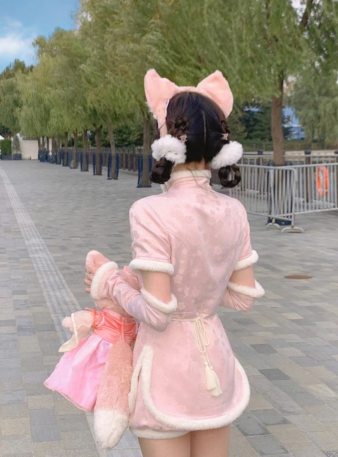 レトロな甘いスタンドカラーの秋と冬のバックルウエストタイの新しい風の豪華なレースの半袖の袖のショートパンツスーツ 母の日 母の日-0008573 レトロな甘いスタンドカラーの秋と冬のバックルウエストタイの新しい風の豪華なレースの半袖の袖のショートパンツスーツ 母の日 母の日-0008573