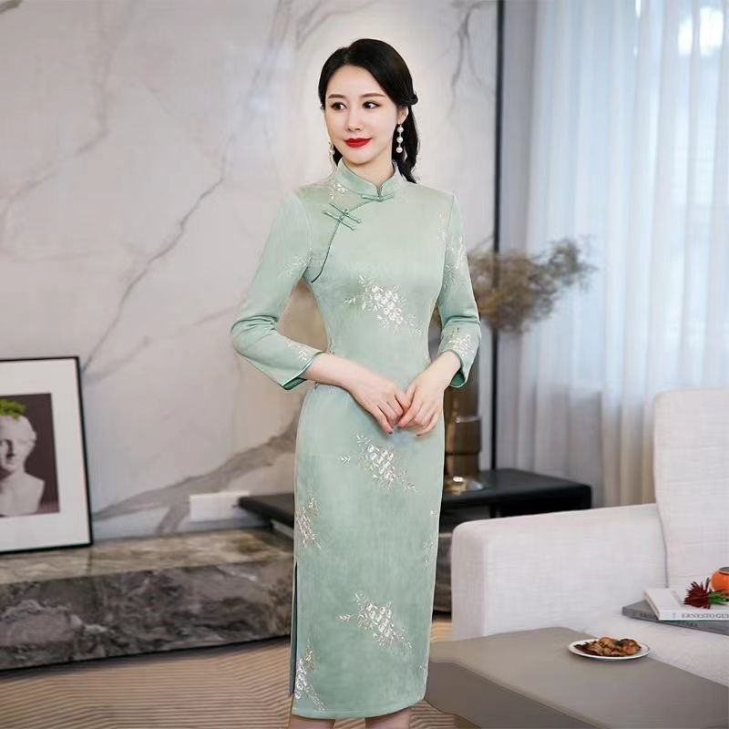 フリート厚みのあるチャイナドレス2025秋冬ヤングスタイル改良レトロ長袖ロングスタイル女性ピンク暖かい