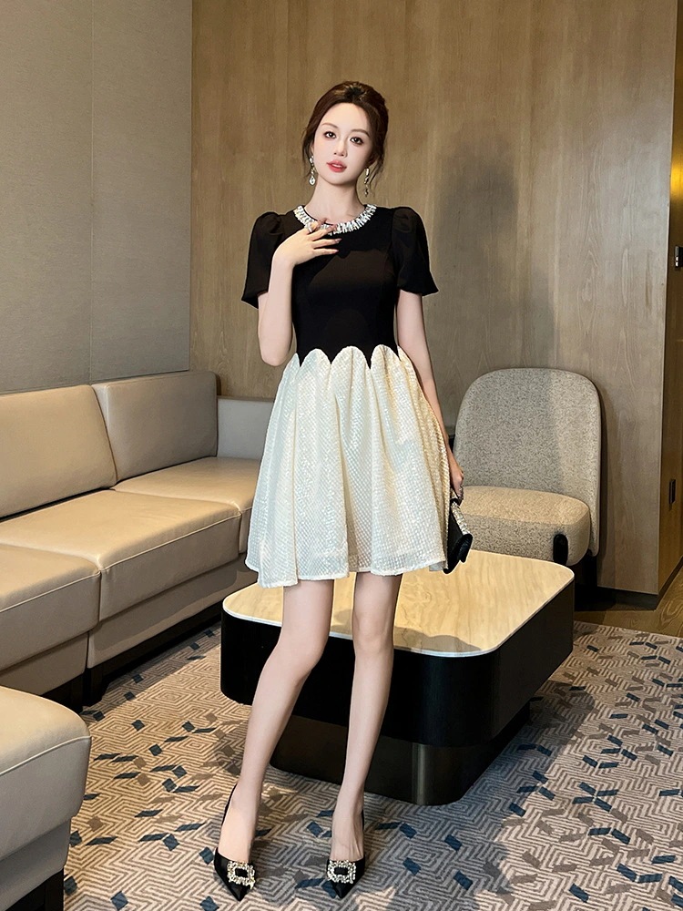 2025 春夏 ドレス ワンピース フリル Vネック タイト ショートワンピース キャバドレス 着痩せ 大人 卒業式 結婚式 ウェディング 二次会 パーティードレス レディースファッション 2025 春夏 ドレス ワンピース フリル Vネック タイト ショートワンピース キャバドレス 着痩せ 大人 卒業式 結婚式 ウェディング 二次会 パーティードレス レディースファッション