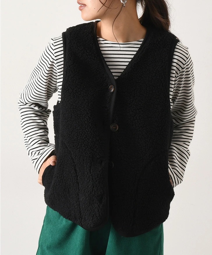 ノーカラーパイピングボアベスト レディース 秋冬 秋 冬 前開き おしゃれ Vネック あったか 暖かい 防寒 軽い アウター 羽織り 重ね着 レイヤード ゆったり ワンマイル リラックス カジュアル