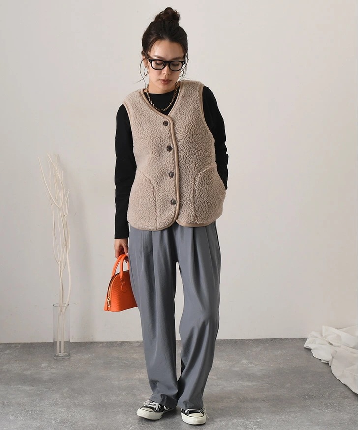 ノーカラーパイピングボアベスト レディース 秋冬 秋 冬 前開き おしゃれ Vネック あったか 暖かい 防寒 軽い アウター 羽織り 重ね着 レイヤード ゆったり ワンマイル リラックス カジュアル