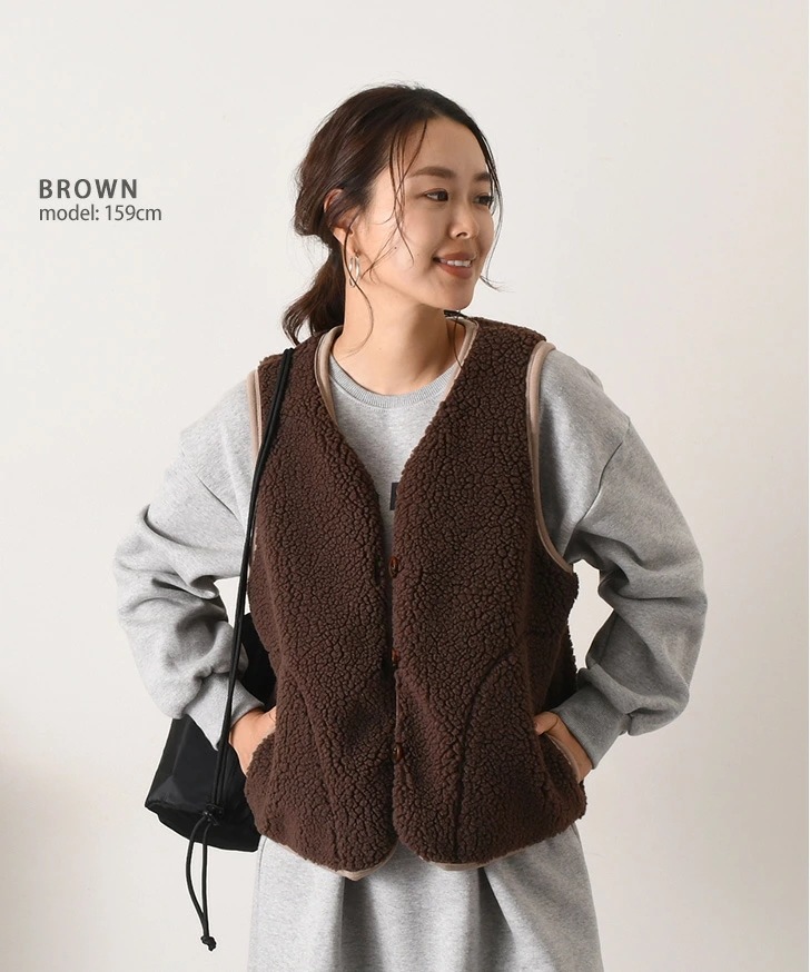 ノーカラーパイピングボアベスト レディース 秋冬 秋 冬 前開き おしゃれ Vネック あったか 暖かい 防寒 軽い アウター 羽織り 重ね着 レイヤード ゆったり ワンマイル リラックス カジュアル