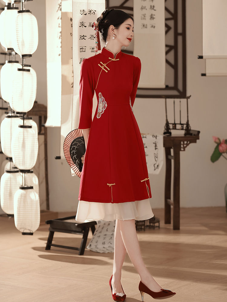 新しいチャイナドレスウェアブライダルレッド2025長袖婚約ドレスバックドアドレス秋と冬 新しいチャイナドレスウェアブライダルレッド2025長袖婚約ドレスバックドアドレス秋と冬