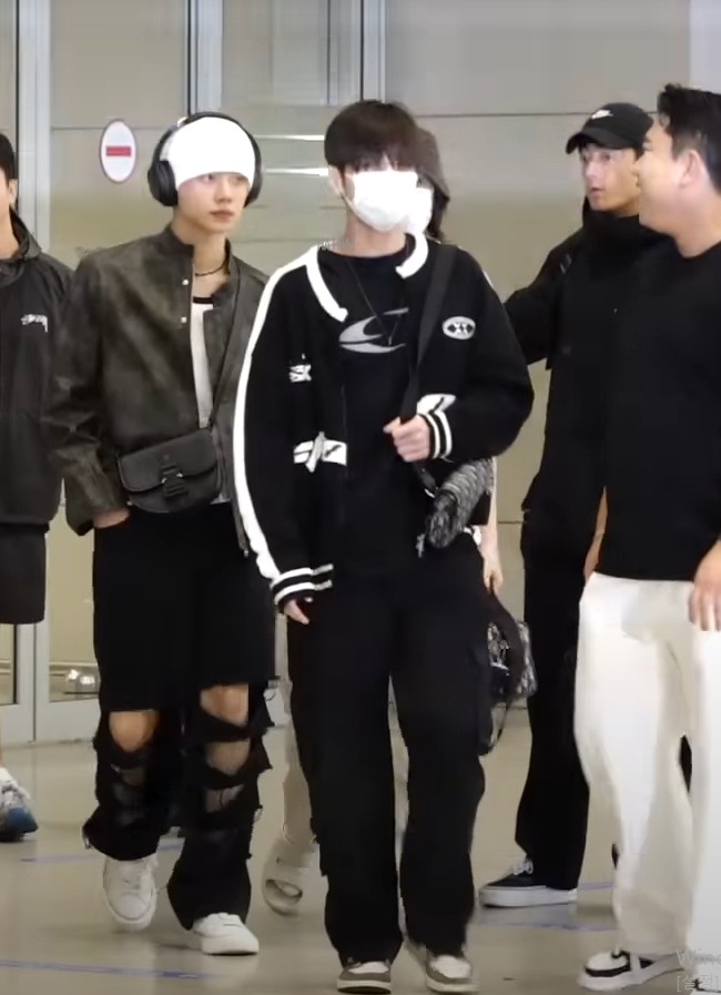 astronomy メタルジップサスペンダーオーバードレープデニムパンツ astronomy メタルジップサスペンダーオーバードレープデニムパンツ