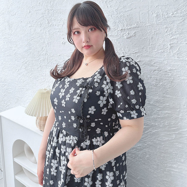 大きいサイズレディース ワンピース スクエアネック花柄ロングワンピース ワンピ ロング スクエアネック 半袖 花柄 柄 刺繍 フレア ウエストゴム ビジュー 夏新作 秋服 春服 LL 2L 3L 4L