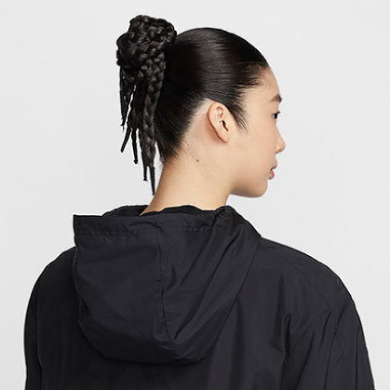 国内販売店ナイキウィンドブレーカーウィメンズクラシックウーブンルーズ UV プロテクションフード付きジャケット FV6299-010 S2502