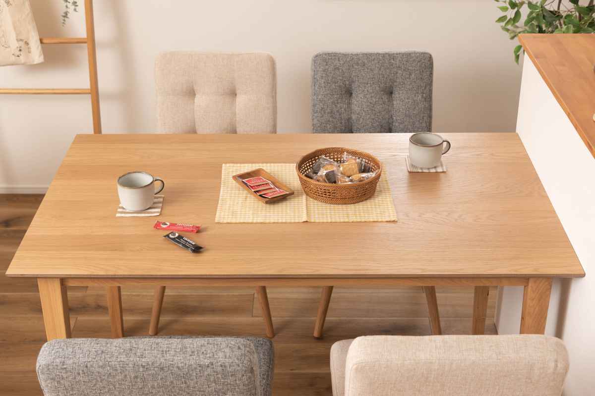 ダイニングテーブル 幅135cm 天然木 4人掛け 木製 北欧 テーブル ダイニング おしゃれ 食卓 食卓テーブル 机 つくえ 食卓机 家具 リビング シンプル インテリア ナチュラル 北欧風