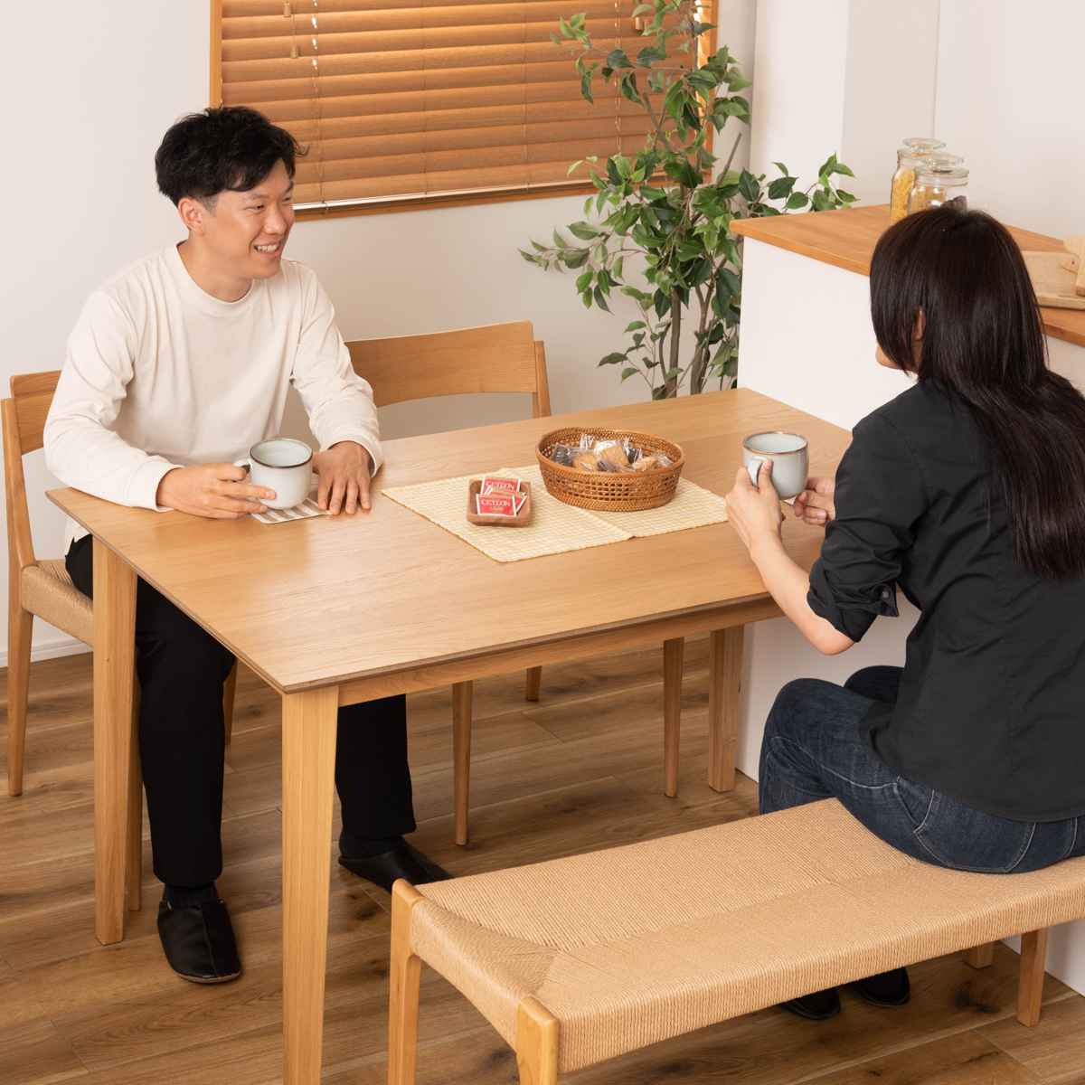 ダイニングテーブル 幅135cm 天然木 4人掛け 木製 北欧 テーブル ダイニング おしゃれ 食卓 食卓テーブル 机 つくえ 食卓机 家具 リビング シンプル インテリア ナチュラル 北欧風