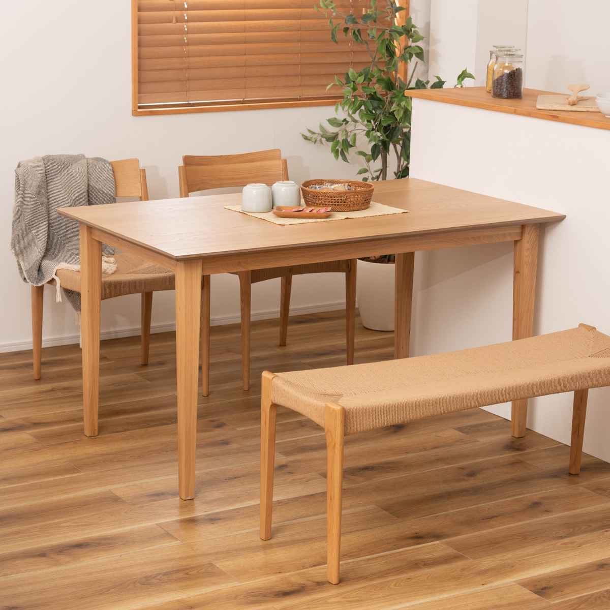 ダイニングテーブル 幅135cm 天然木 4人掛け 木製 北欧 テーブル ダイニング おしゃれ 食卓 食卓テーブル 机 つくえ 食卓机 家具 リビング シンプル インテリア ナチュラル 北欧風