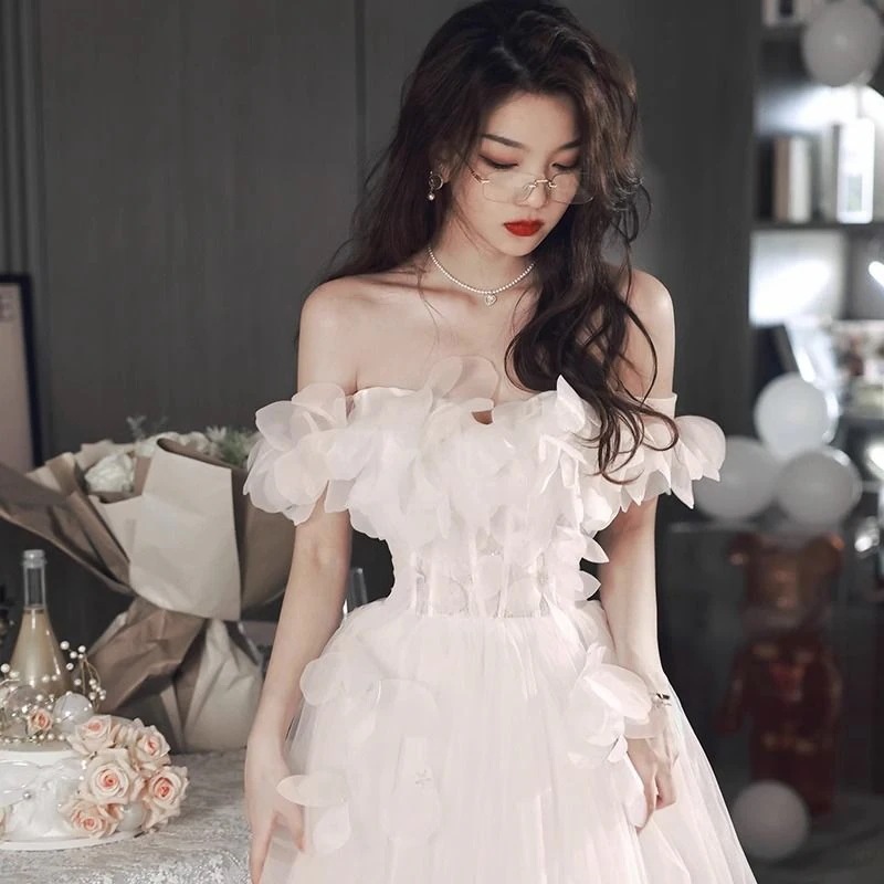 ハイエンドの誕生日を持つ女性のための白いドレス女性のための森ウェディングドレス ハイエンドの誕生日を持つ女性のための白いドレス女性のための森ウェディングドレス